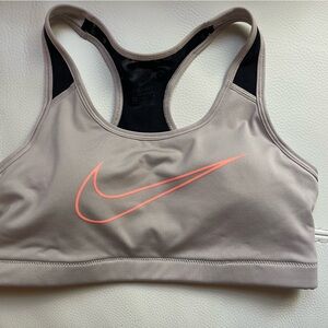 NWOT Nike dri fit women’s M sports bra